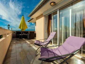Spacious Apartment in The Croatian Islands with Terrace