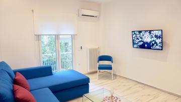 Central, Bright Apt in Athens near Metro