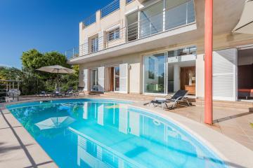 Vistafar - Private Pool & Only 50m to the Sea