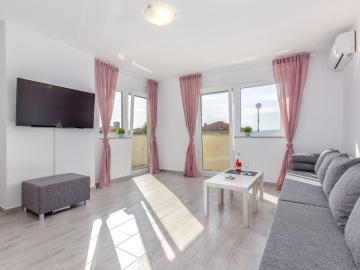 Peaceful Villa in Dramalj with bubble bath
