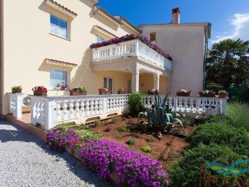 Spacious Holiday Home in Kremenici with Terrace