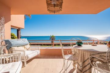Royal Front Beach Apartment