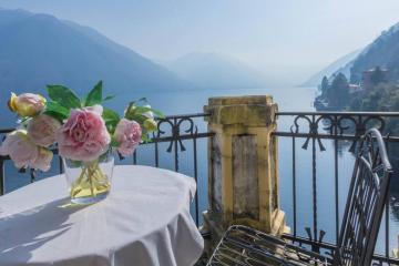 ALTIDO Villa Anna by the lake Como - Pieds dans l'eau