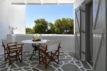Santa Flora 3 Bedroom House â Parikiaâs Edge