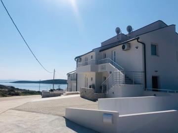 EllaVis Apartments