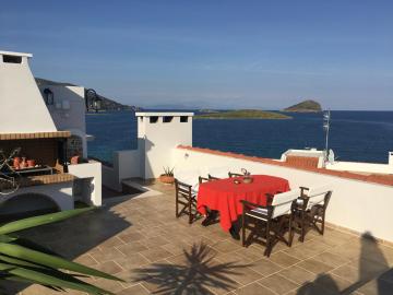 Bay watch Apartment close to the airport at PORTO RAFTI