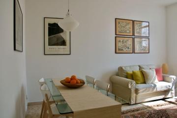 Bright apartment for 5 close to Isola district