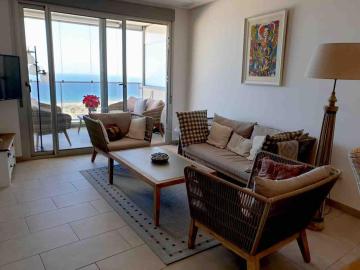 Apto. frente al mar con excelentes vistas-piscina