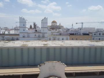 Apartamento en pleno centro de Cadiz con parking economico