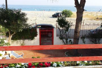 SPLENDIDA VILLA CON ACCESSO DIRETTO ALLA SPIAGGIA