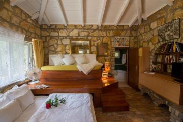 Stone-built mini Villa
