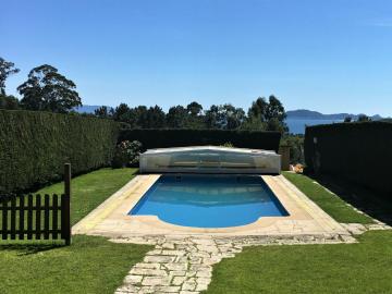 Spacious Villa in Galicia with Swimming Pool