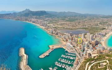 Perfect location with stunning views, 2 minutes to beach