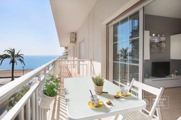 S12 · BEACH FRONT APARTMENT --FREE WIFI-