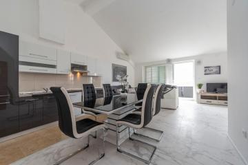 Beautiful penthouse for 8 close to city center