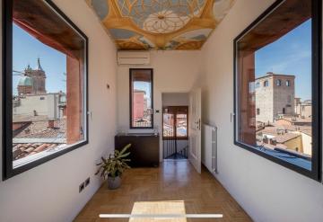 Esclusivo appartamento con torre / altana