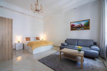 d.Five Town Hall Apartment