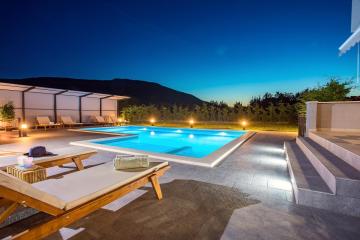 Apartment VILLA BEGO heated pool with jaccuzzi, summer kitchen, garden