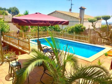 Villa independiente 2 km playa