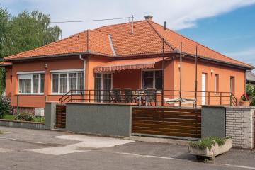 Boglár Holiday