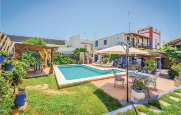 Stunning home in Peaflor with 3 Bedrooms, WiFi and Outdoor swimming pool