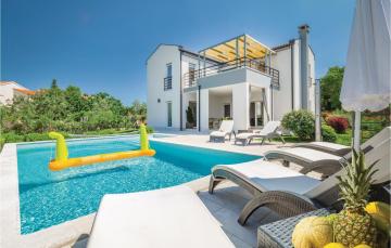 Nice home in Stinjan with 4 Bedrooms, WiFi and Outdoor swimming pool
