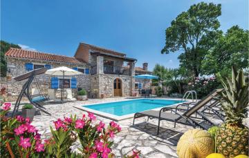 Stunning home in Puntera with 2 Bedrooms, Private swimming pool and Outdoor swimming pool