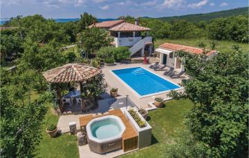 Nice home in Zatka with 3 Bedrooms, Jacuzzi and WiFi