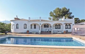 Beautiful home in Miami-Platja with 4 Bedrooms, WiFi and Outdoor swimming pool