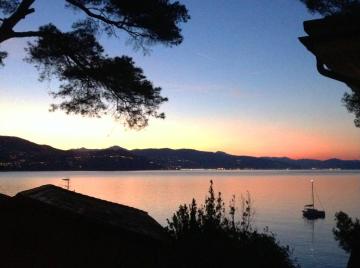 Large Apartment (3 bedrooms - 2 bathrooms), 50 meters from the beach
