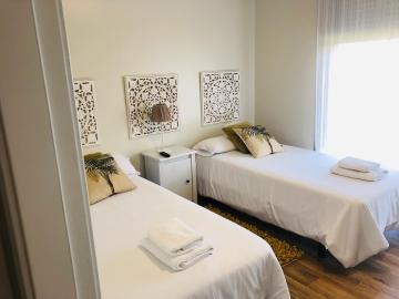 Casa con jardín al lado de Playa Hío