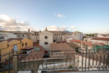Sunny loft with terrace and A/C in the city centre