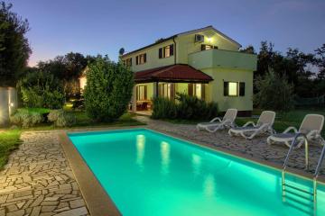 Wonderful villa Fuma with pool near the beach, big kids playground