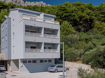 Apartments Bradarić