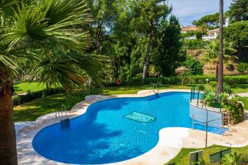 Stunning golf and garden flat in La Siesta Golf Calahonda