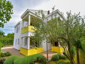 Spacious Apartment in Sukošan with Balcony