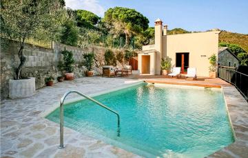 Beautiful Home In Castell-platja Daro With 3 Bedrooms, Wifi And Swimming Pool