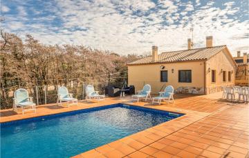 Stunning Home In Macanet De La Selva With 4 Bedrooms, Wifi And Outdoor Swimming Pool