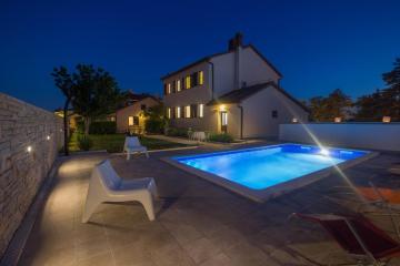 Wonderful villa Valbandon with private pool and sauna near the beach and Briuni Islands