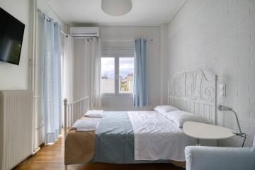 Island-style studio apartment in historic Athens