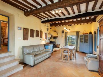 Holiday home in Castiglion Fiorentino with pool on vineyard