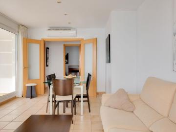 Quaint Apartment close to the Seabeach