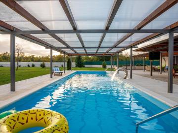 Nice Holiday Home in Neori with Heated Pool
