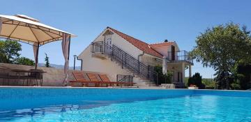 BEAUTIFUL STONE HOUSE WITH LARGE POOL NEAR IMOTSKI