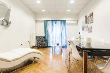 4BDR Amazing Spacious full Apt in Plaka (and Netflix)