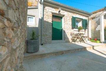 Small stone house Luka