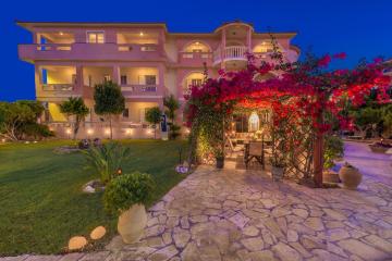 Filoxenia Luxury Studios & Apartments
