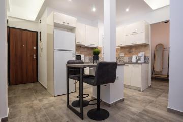 Black Pearl apt in Koukaki