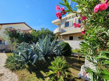 Sea & Garden Apartment Vir
