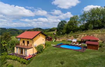 Stunning home in Bobovec Rozganski with Jacuzzi, Sauna and WiFi